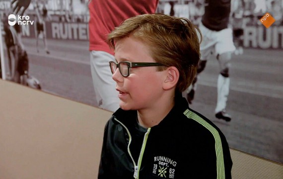 Hugo vraagt zich af wat een stadionomroeper doet en Lisa wil weten hoe je een zwembad schoonmaakt. Wetenschapper Diederik legt uit hoe broeikasgassen ontstaan. Willem Wever